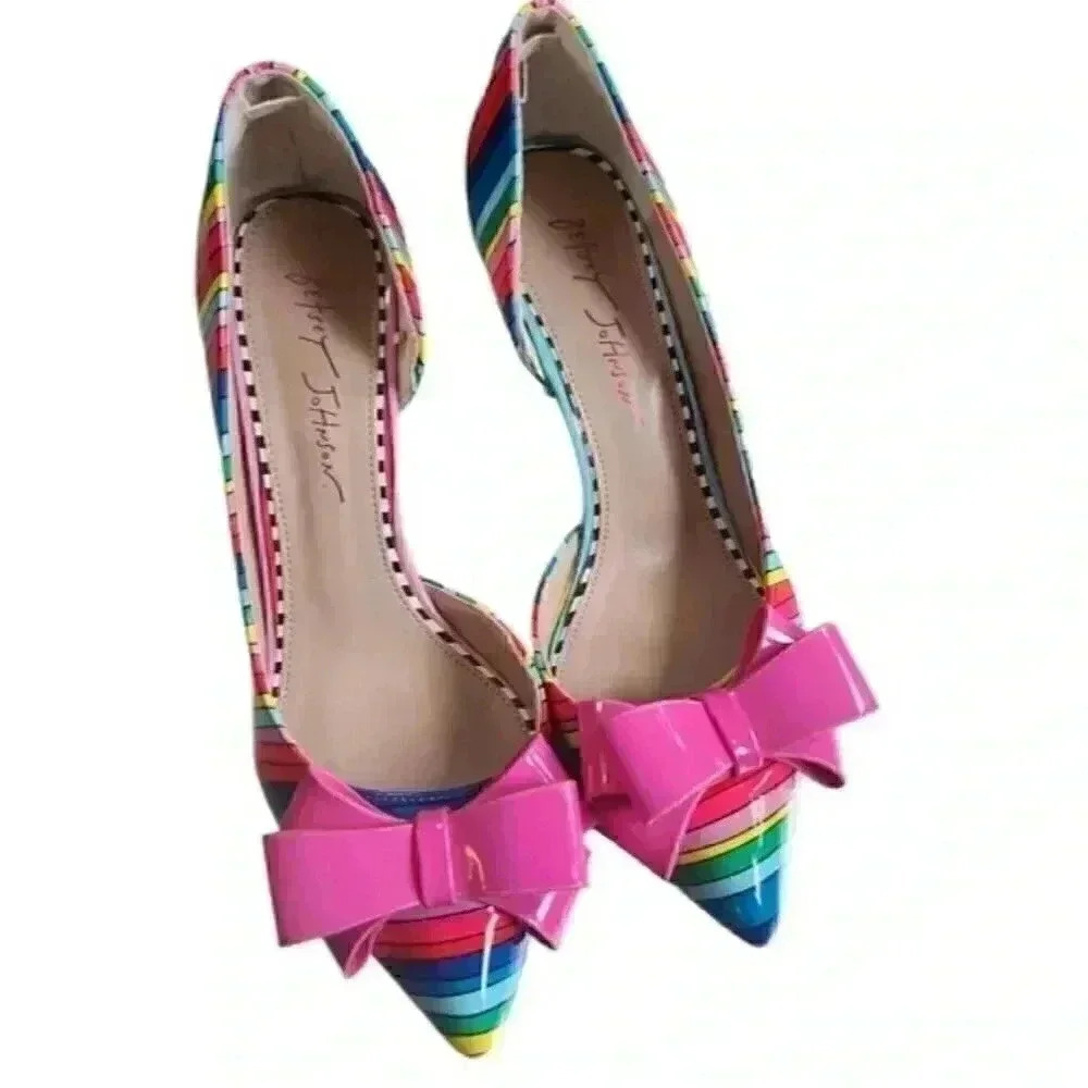 NWOT Betsey Johnson Relay Rainbow Striped Pink Bow Stiletto Pumps Heels Size 8